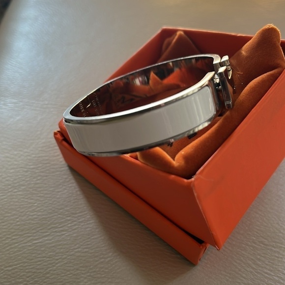 Classic Hermes H bracelet in silver and white - Picture 3 of 9